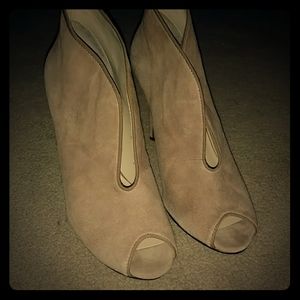 Open toe sued booties